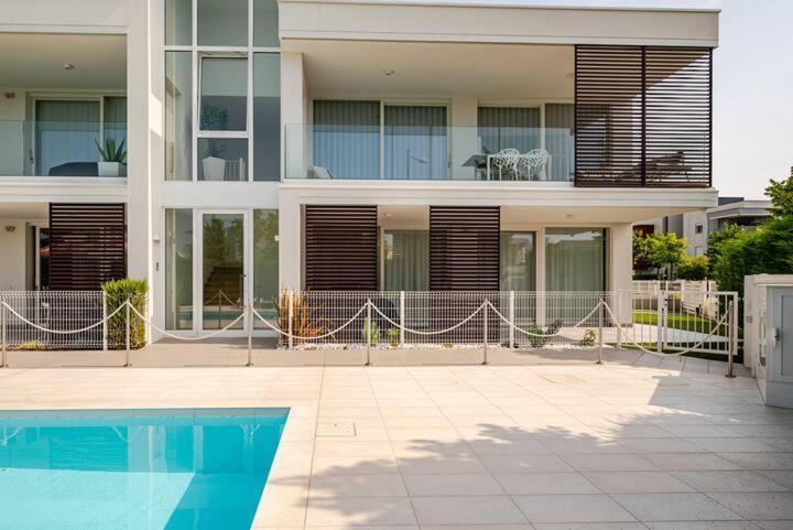 Apartment Luma With Pool Lido di Jesolo Exteriér fotografie